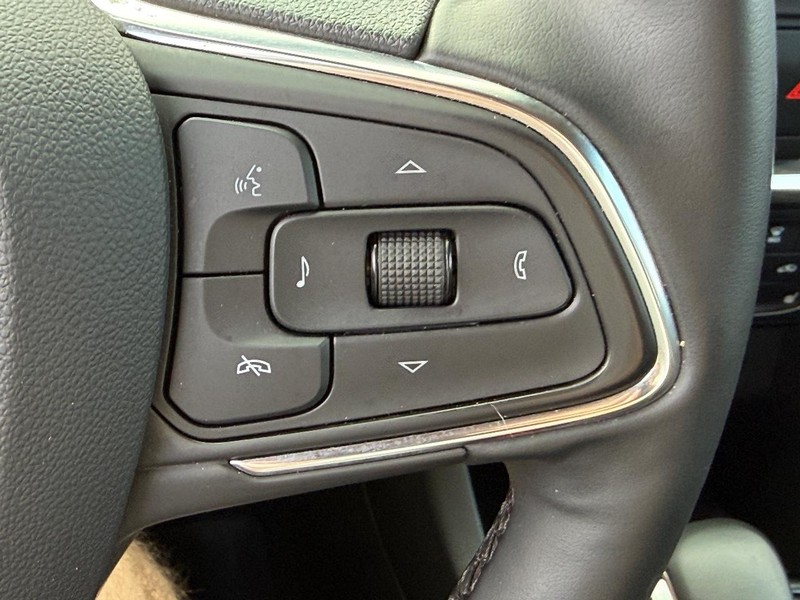 Buick Encore GX Vehicle Full-screen Gallery Image 19