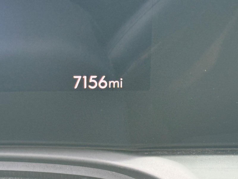 Buick Encore GX Vehicle Full-screen Gallery Image 21