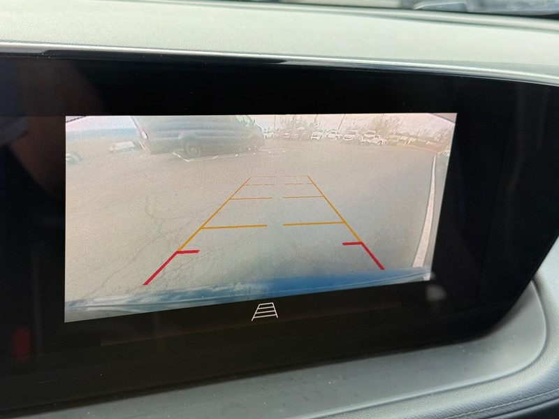 Buick Encore GX Vehicle Full-screen Gallery Image 22