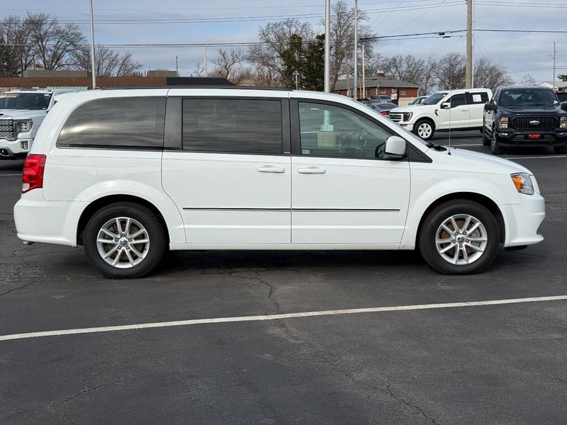 Dodge Grand Caravan Vehicle Full-screen Gallery Image 02