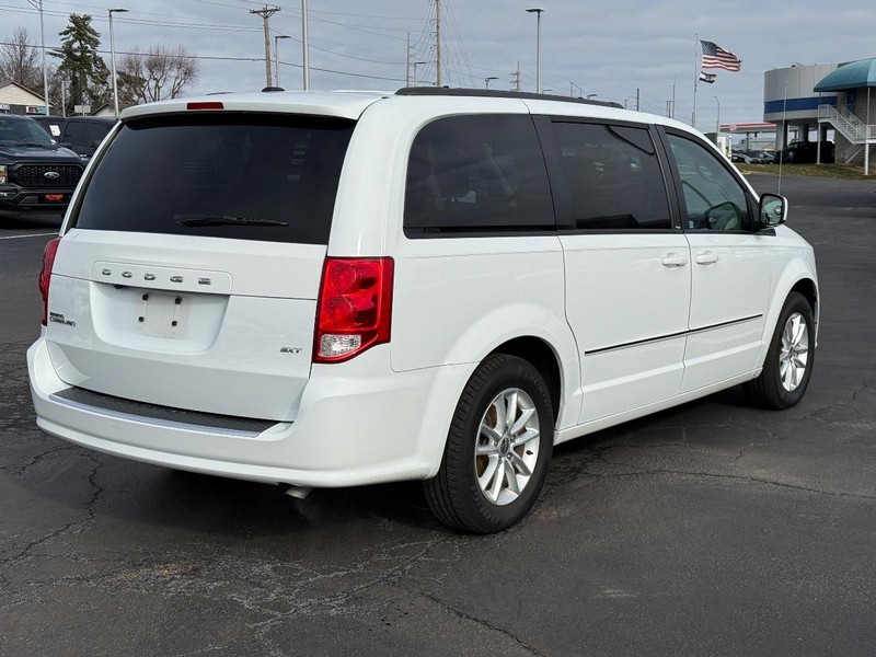 Dodge Grand Caravan Vehicle Full-screen Gallery Image 03
