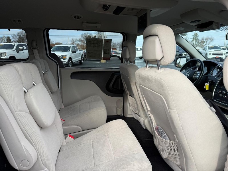 Dodge Grand Caravan Vehicle Full-screen Gallery Image 11