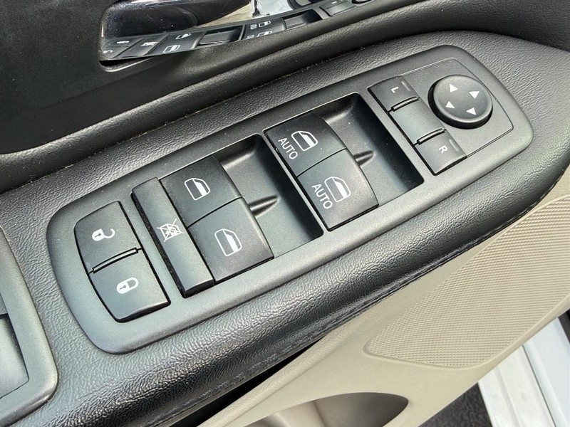 Dodge Grand Caravan Vehicle Full-screen Gallery Image 15