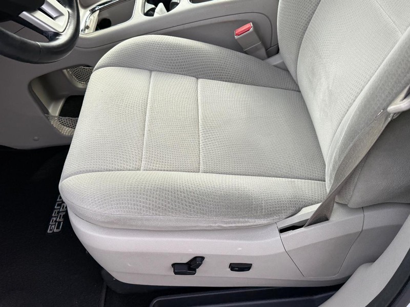 Dodge Grand Caravan Vehicle Full-screen Gallery Image 16