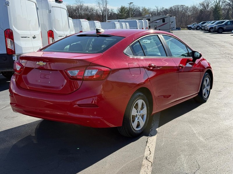 Chevrolet Cruze Vehicle Full-screen Gallery Image 03