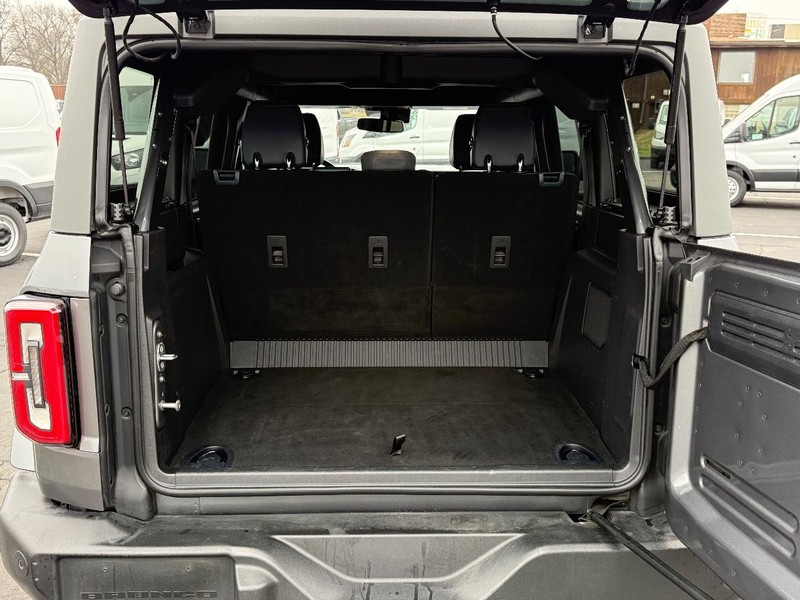 Ford Bronco Vehicle Full-screen Gallery Image 04