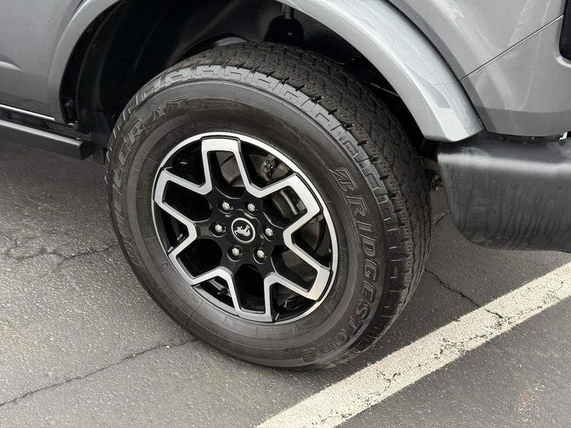 Ford Bronco Vehicle Full-screen Gallery Image 07