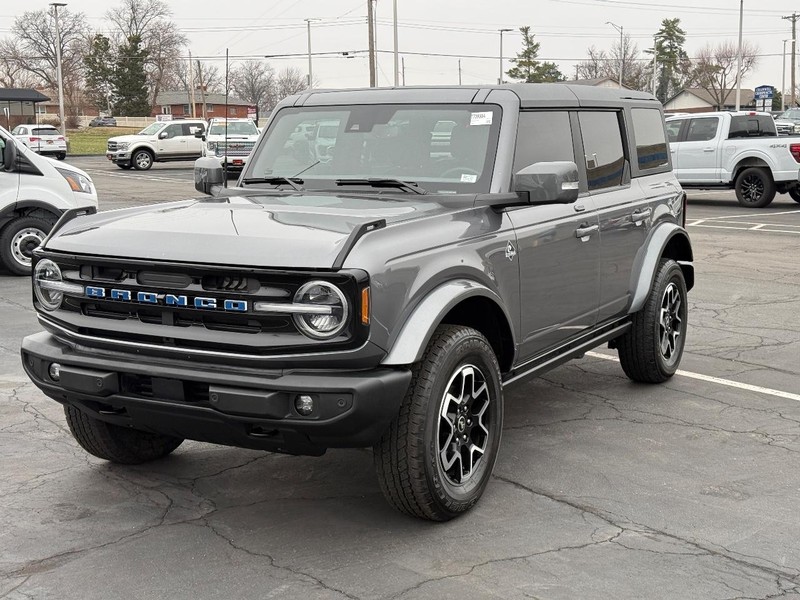 Ford Bronco Vehicle Full-screen Gallery Image 09