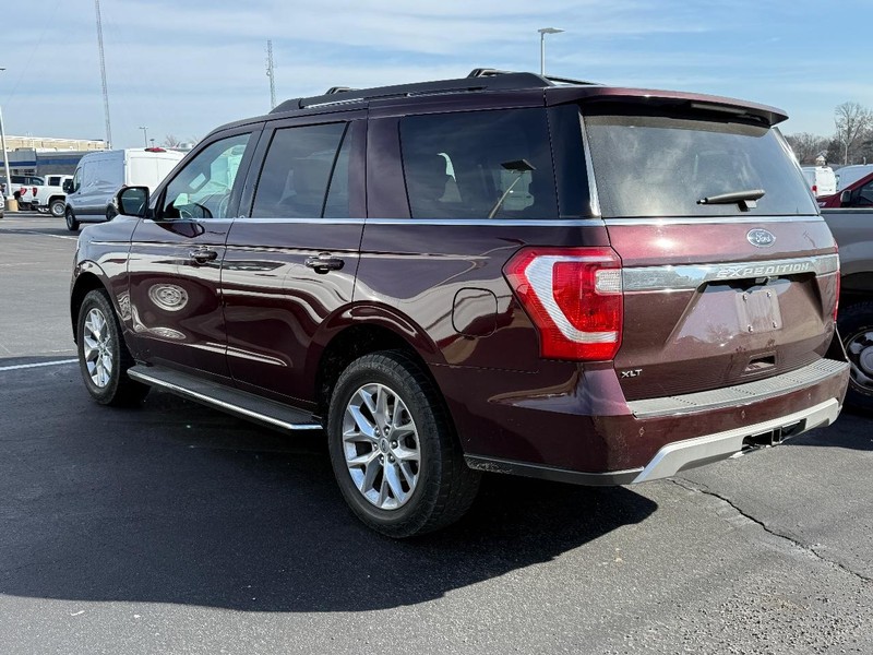 Ford Expedition Vehicle Full-screen Gallery Image 03