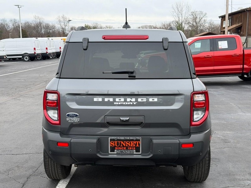 Ford Bronco Sport Vehicle Full-screen Gallery Image 04