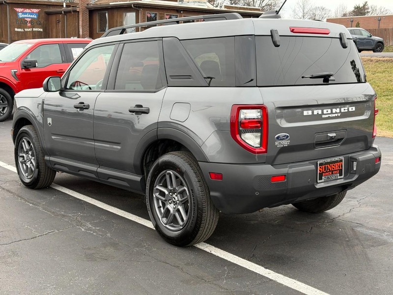 Ford Bronco Sport Vehicle Full-screen Gallery Image 06