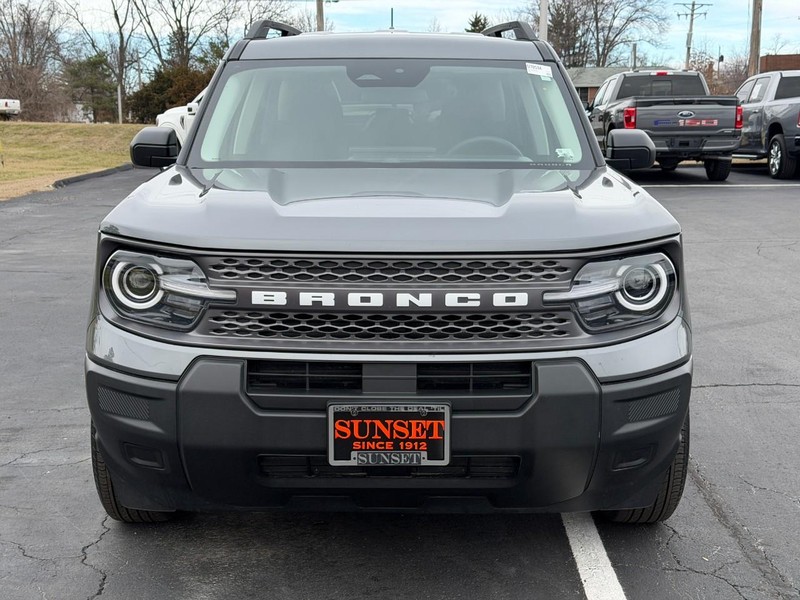Ford Bronco Sport Vehicle Full-screen Gallery Image 10