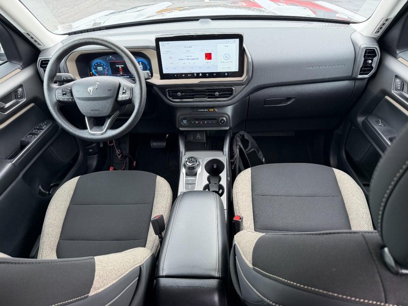 Ford Bronco Sport Vehicle Full-screen Gallery Image 12