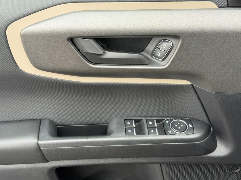 Ford Bronco Sport Vehicle Full-screen Gallery Image 16