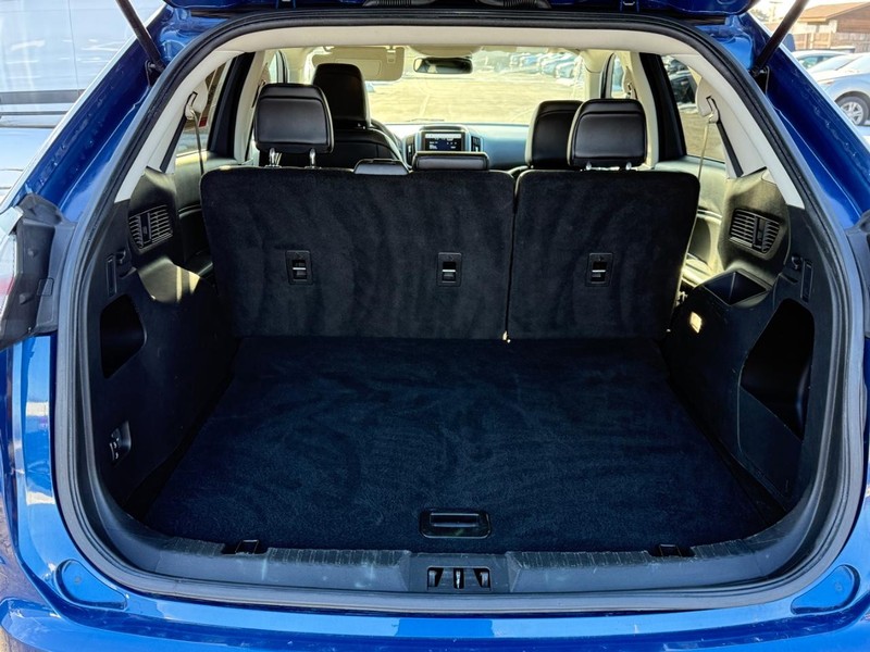 Ford Edge Vehicle Full-screen Gallery Image 04