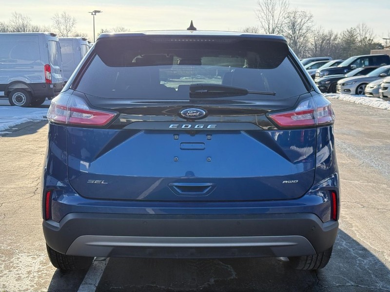 Ford Edge Vehicle Full-screen Gallery Image 05