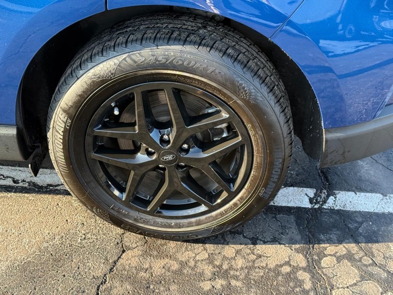 Ford Edge Vehicle Full-screen Gallery Image 08