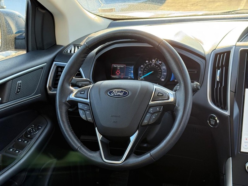 Ford Edge Vehicle Full-screen Gallery Image 13