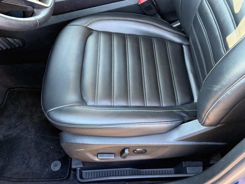 Ford Edge Vehicle Full-screen Gallery Image 16