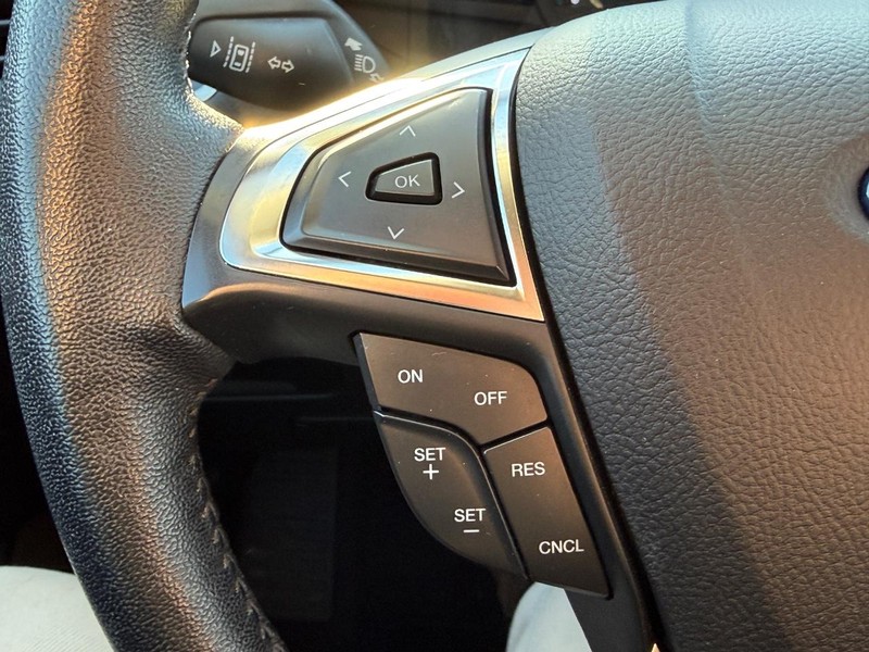 Ford Edge Vehicle Full-screen Gallery Image 17