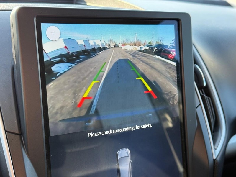 Ford Edge Vehicle Full-screen Gallery Image 21