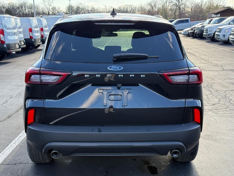 Ford Escape Vehicle Full-screen Gallery Image 05