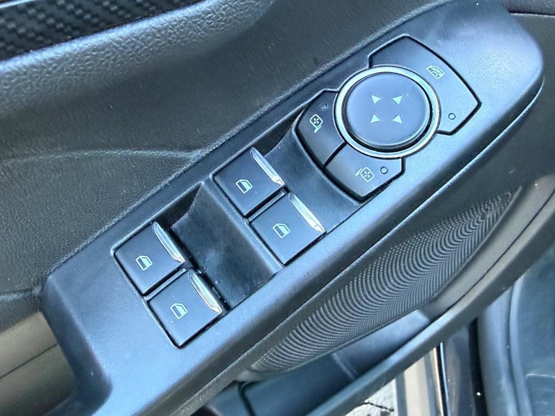 Ford Escape Vehicle Full-screen Gallery Image 14