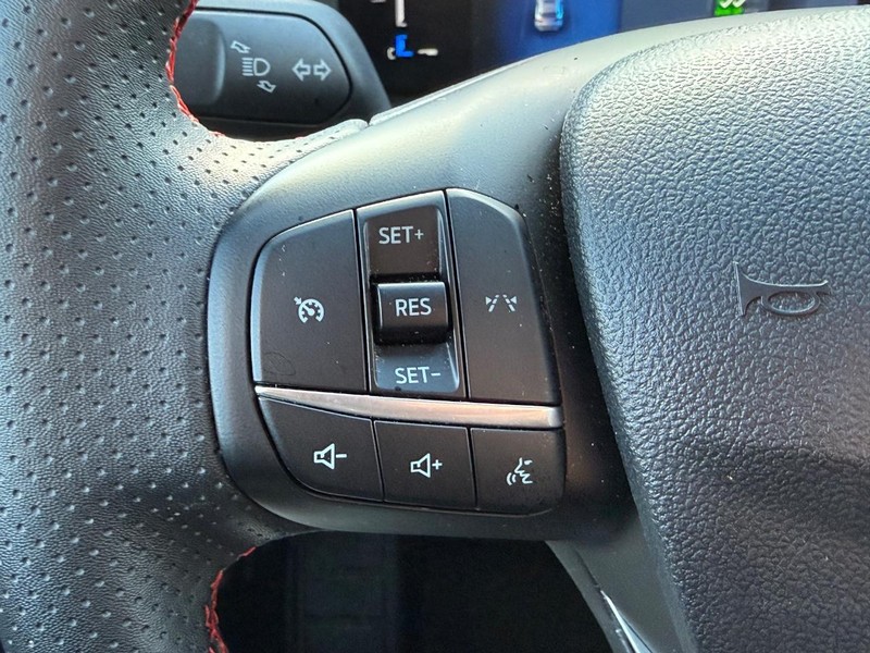 Ford Escape Vehicle Full-screen Gallery Image 16