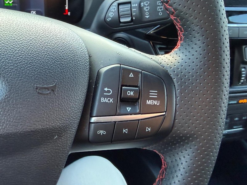 Ford Escape Vehicle Full-screen Gallery Image 17