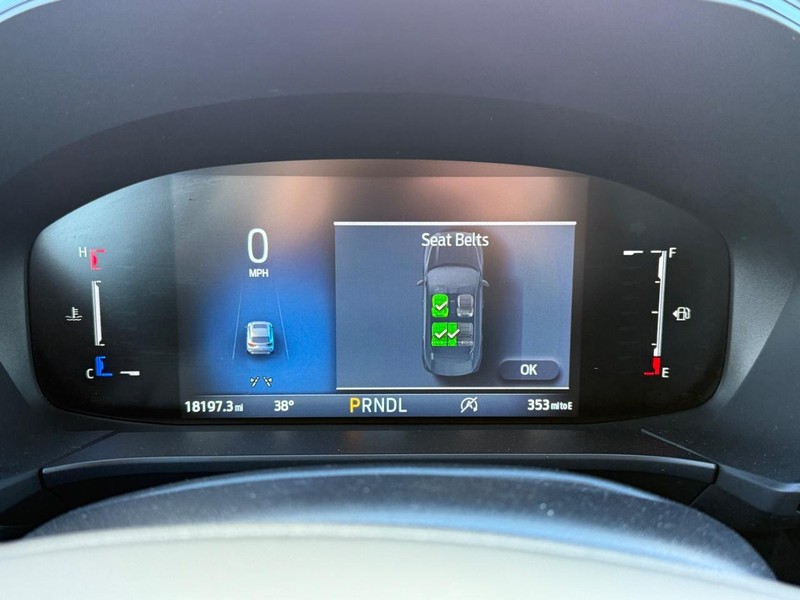 Ford Escape Vehicle Full-screen Gallery Image 18