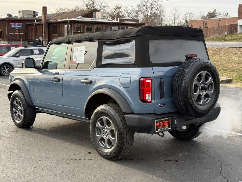 Ford Bronco Vehicle Full-screen Gallery Image 06