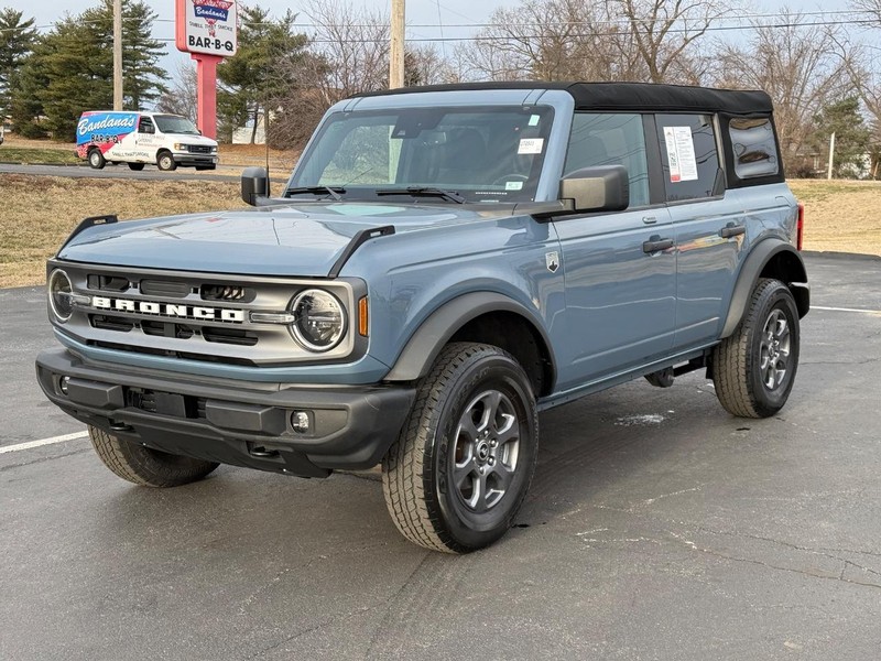 Ford Bronco Vehicle Full-screen Gallery Image 09