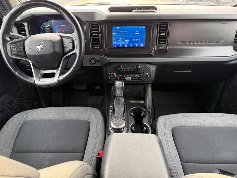 Ford Bronco Vehicle Full-screen Gallery Image 12