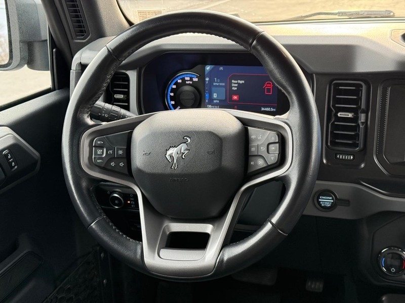 Ford Bronco Vehicle Full-screen Gallery Image 13