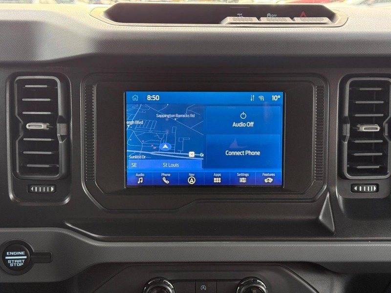 Ford Bronco Vehicle Full-screen Gallery Image 14