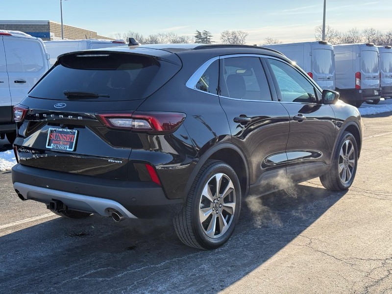 Ford Escape Vehicle Full-screen Gallery Image 03