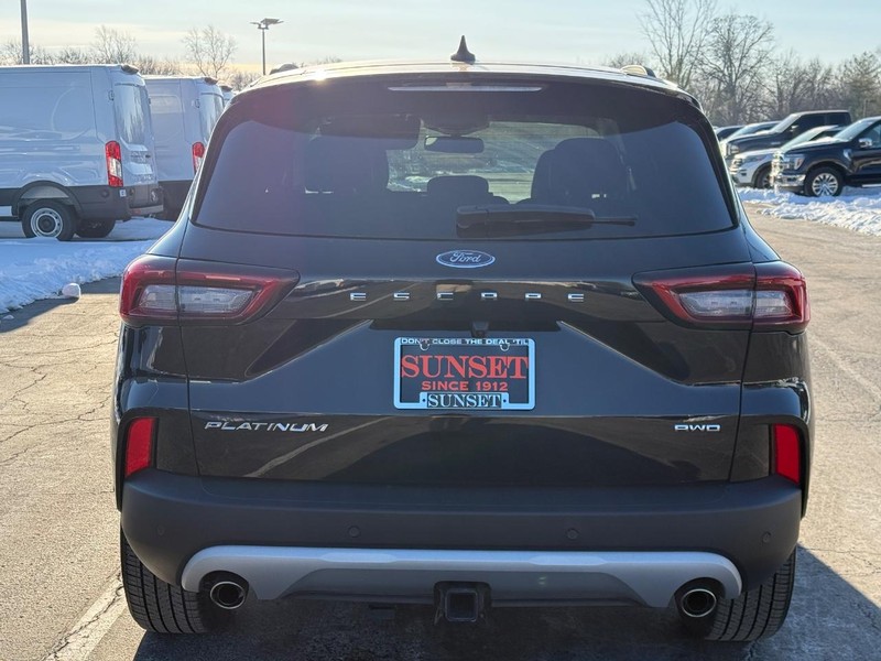 Ford Escape Vehicle Full-screen Gallery Image 05