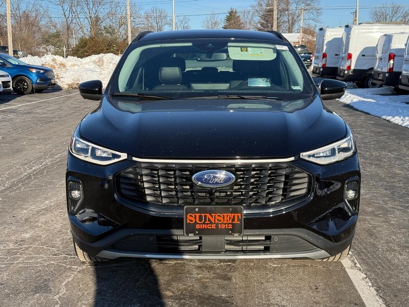 Ford Escape Vehicle Full-screen Gallery Image 08