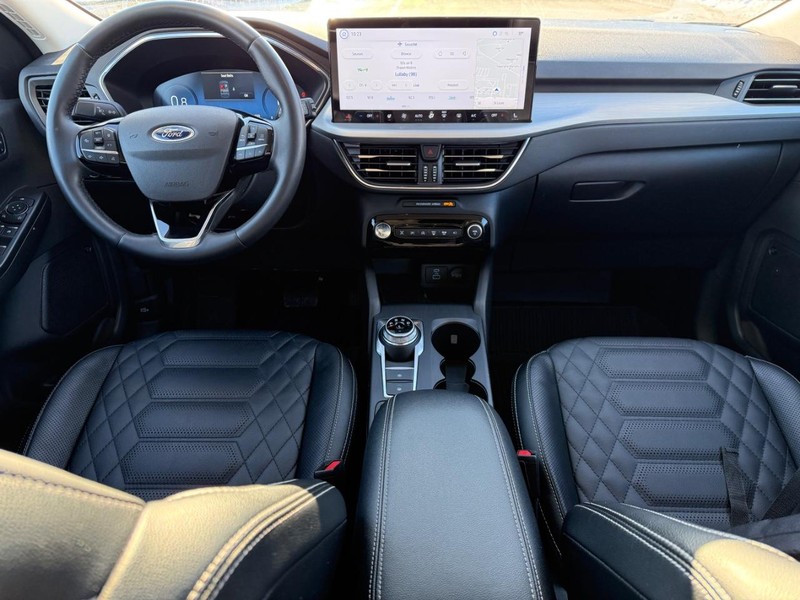 Ford Escape Vehicle Full-screen Gallery Image 10