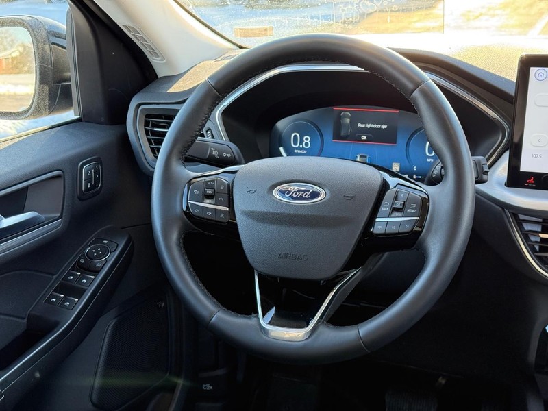 Ford Escape Vehicle Full-screen Gallery Image 11