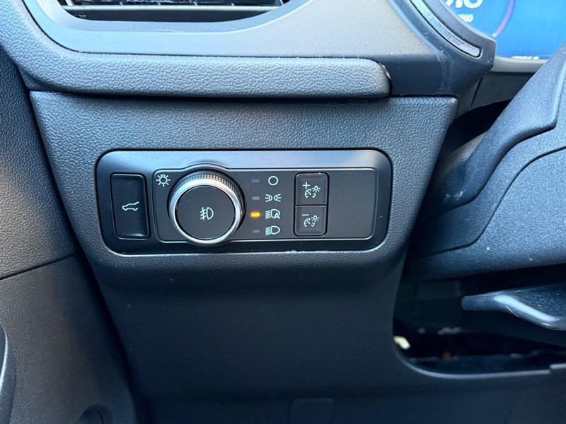 Ford Escape Vehicle Full-screen Gallery Image 16