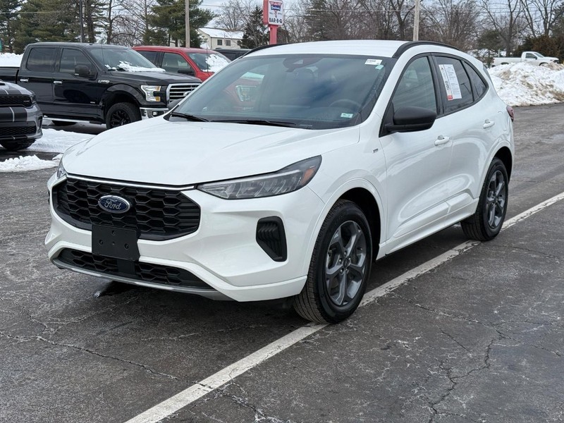 Ford Escape Vehicle Full-screen Gallery Image 09