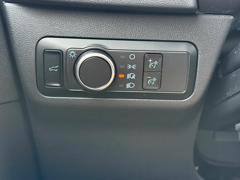 Ford Escape Vehicle Full-screen Gallery Image 17