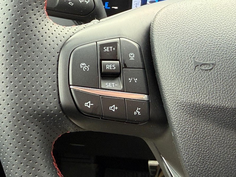 Ford Escape Vehicle Full-screen Gallery Image 18