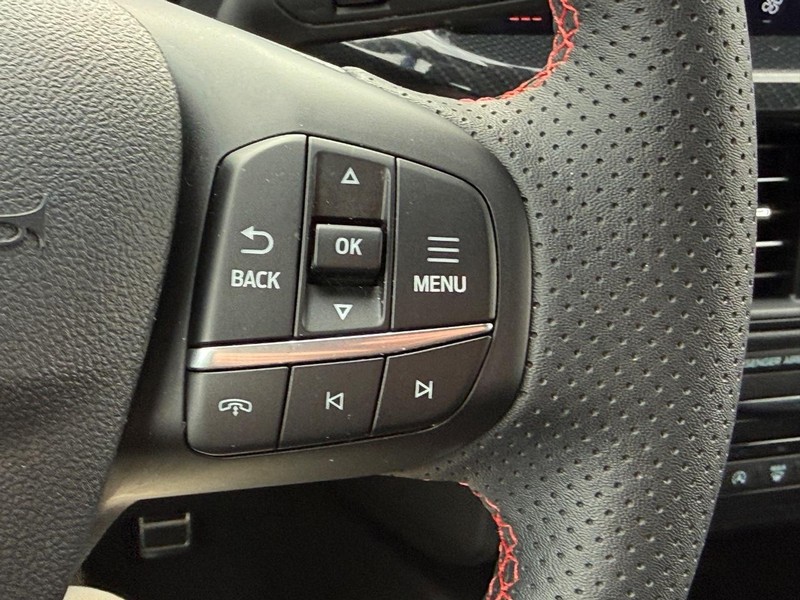 Ford Escape Vehicle Full-screen Gallery Image 19