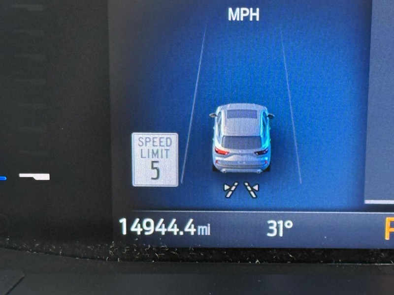 Ford Escape Vehicle Full-screen Gallery Image 21