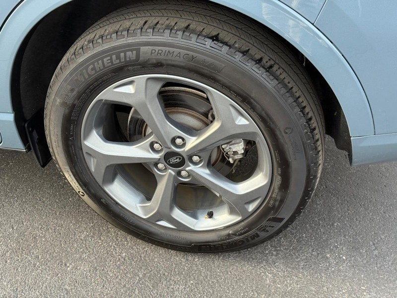 Ford Escape Vehicle Full-screen Gallery Image 06