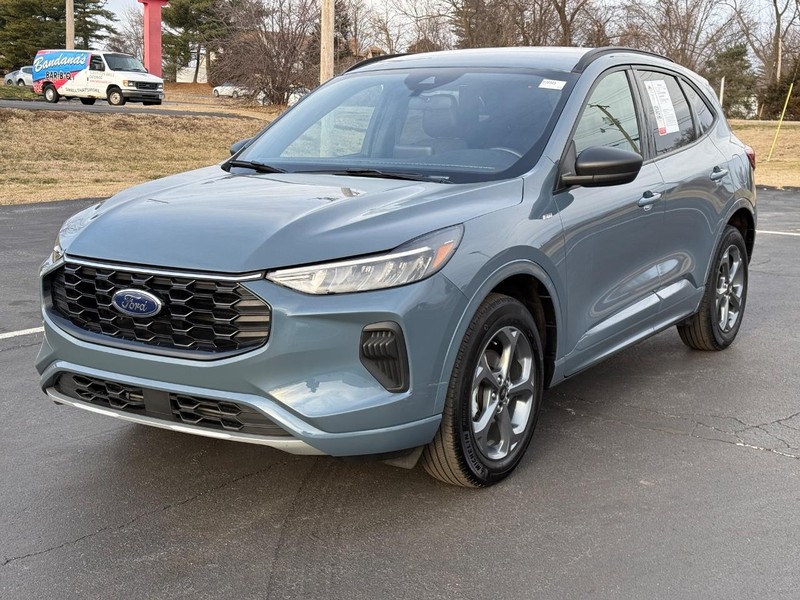 Ford Escape Vehicle Full-screen Gallery Image 08