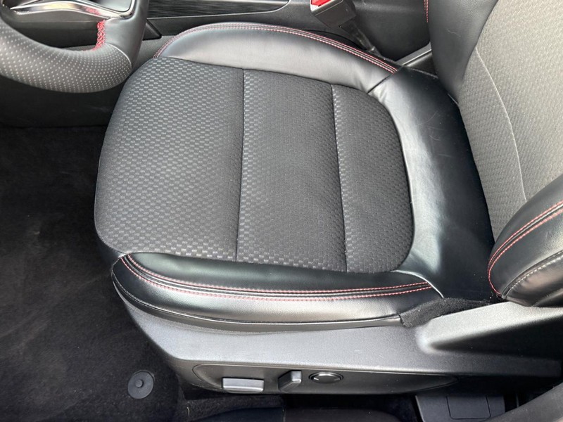 Ford Escape Vehicle Full-screen Gallery Image 16