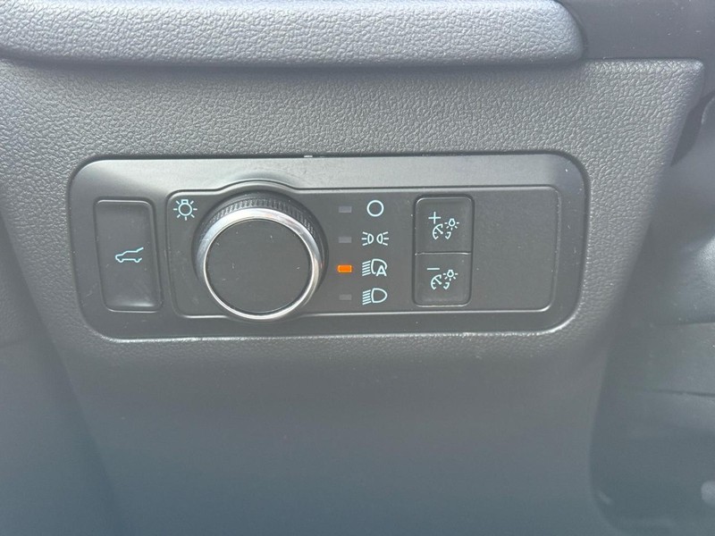 Ford Escape Vehicle Full-screen Gallery Image 17